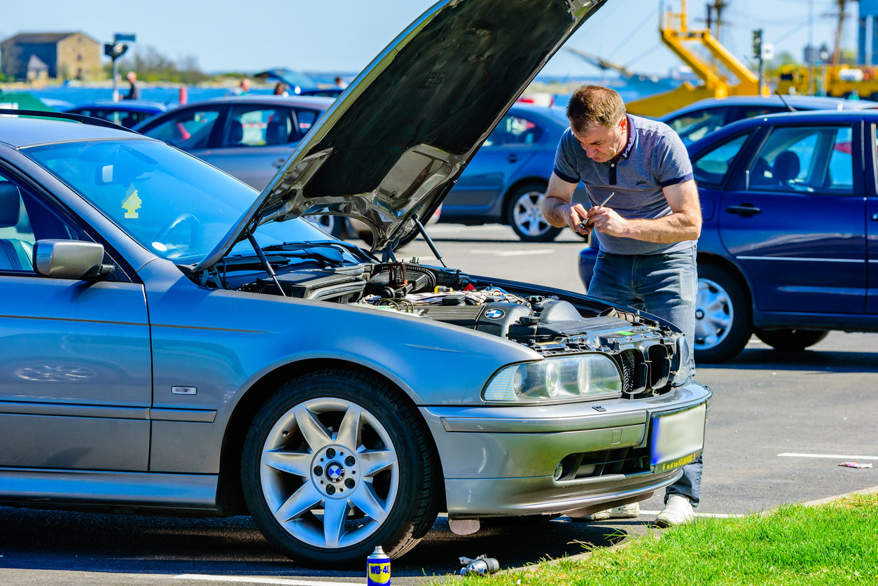 mobile mechanic working onsite