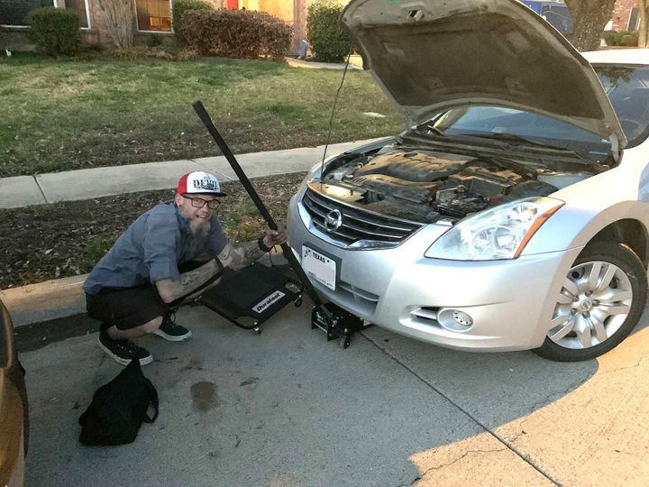 mobile mechanic prepping to do brakes